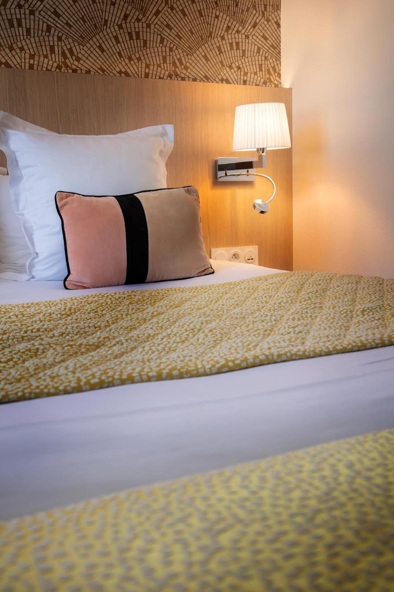 L'Aubiniere Hotel Restaurant & Spa Saint-Ouen-les-Vignes ภายนอก รูปภาพ