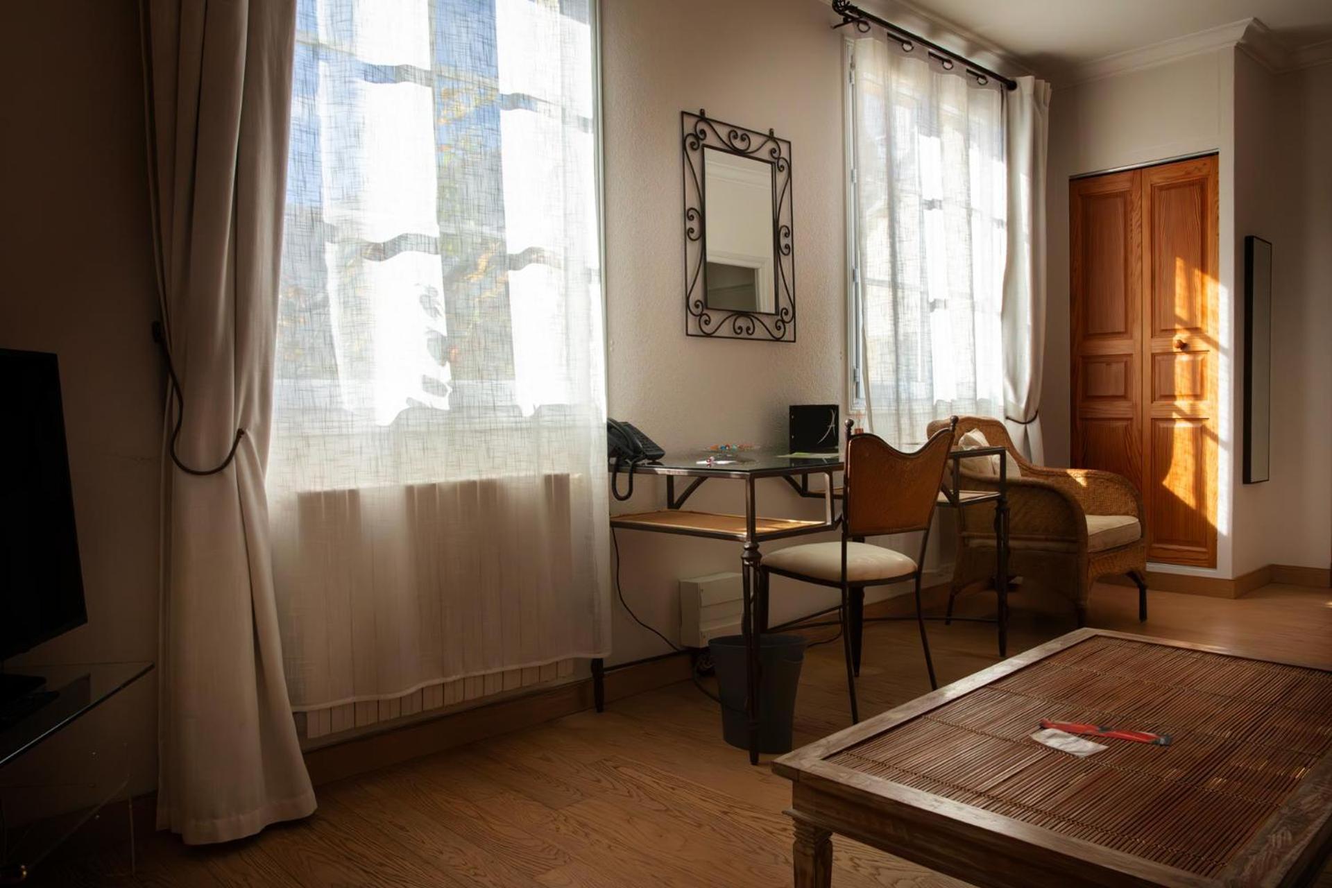 L'Aubiniere Hotel Restaurant & Spa Saint-Ouen-les-Vignes ภายนอก รูปภาพ