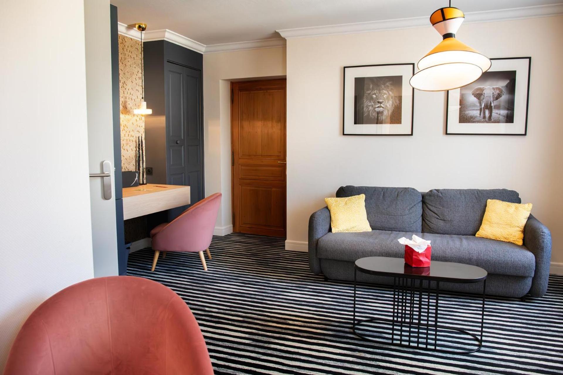 L'Aubiniere Hotel Restaurant & Spa Saint-Ouen-les-Vignes ภายนอก รูปภาพ