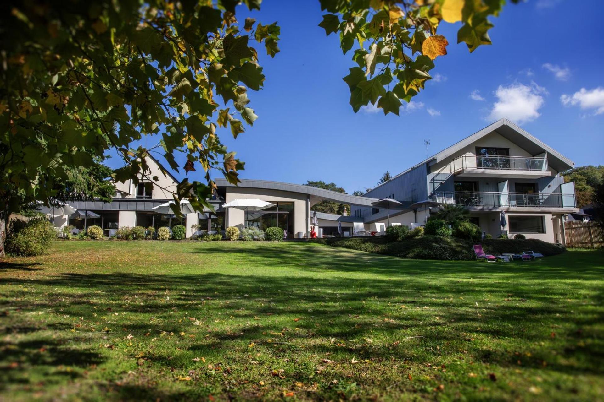 L'Aubiniere Hotel Restaurant & Spa Saint-Ouen-les-Vignes ภายนอก รูปภาพ