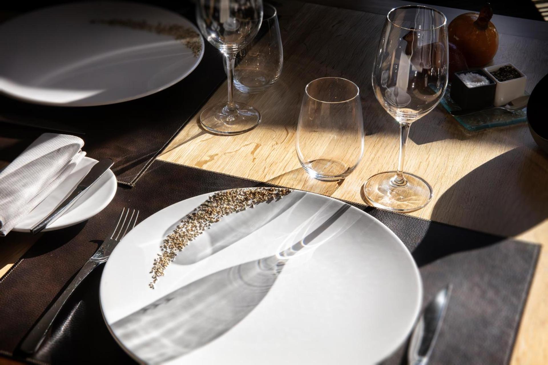 L'Aubiniere Hotel Restaurant & Spa Saint-Ouen-les-Vignes ภายนอก รูปภาพ