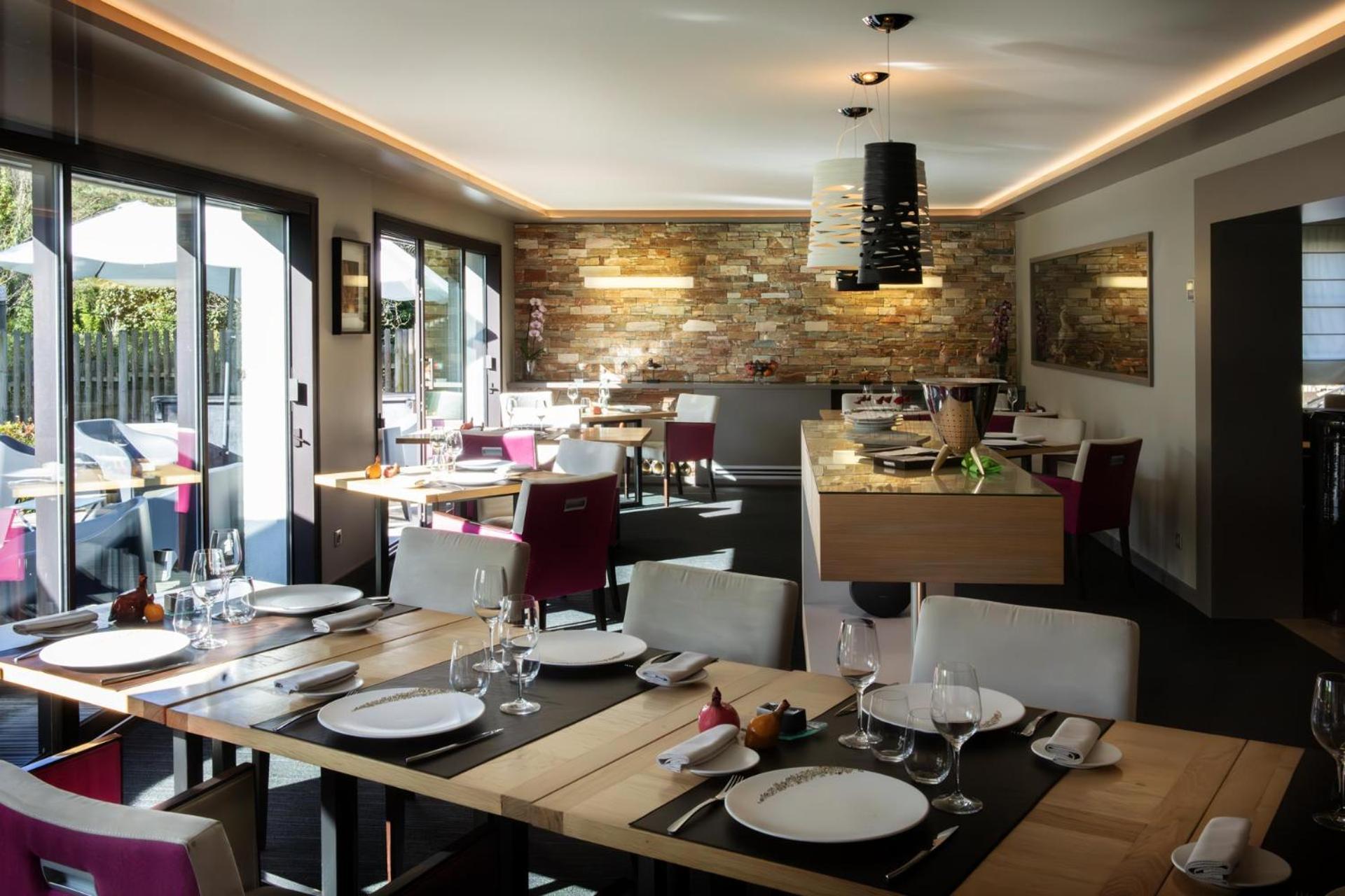 L'Aubiniere Hotel Restaurant & Spa Saint-Ouen-les-Vignes ภายนอก รูปภาพ