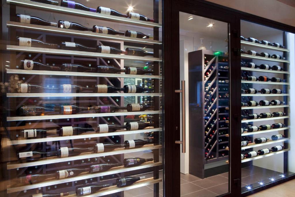 L'Aubiniere Hotel Restaurant & Spa Saint-Ouen-les-Vignes ภายนอก รูปภาพ