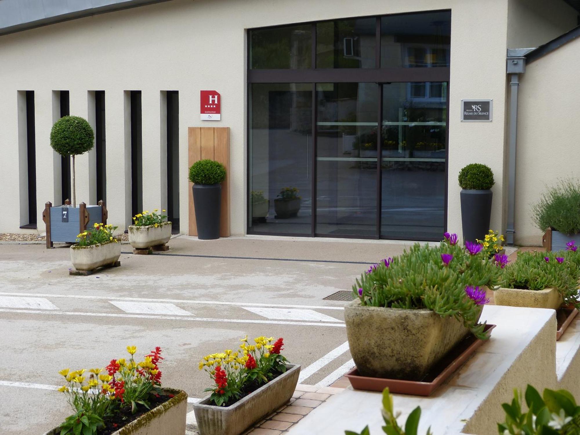 L'Aubiniere Hotel Restaurant & Spa Saint-Ouen-les-Vignes ภายนอก รูปภาพ