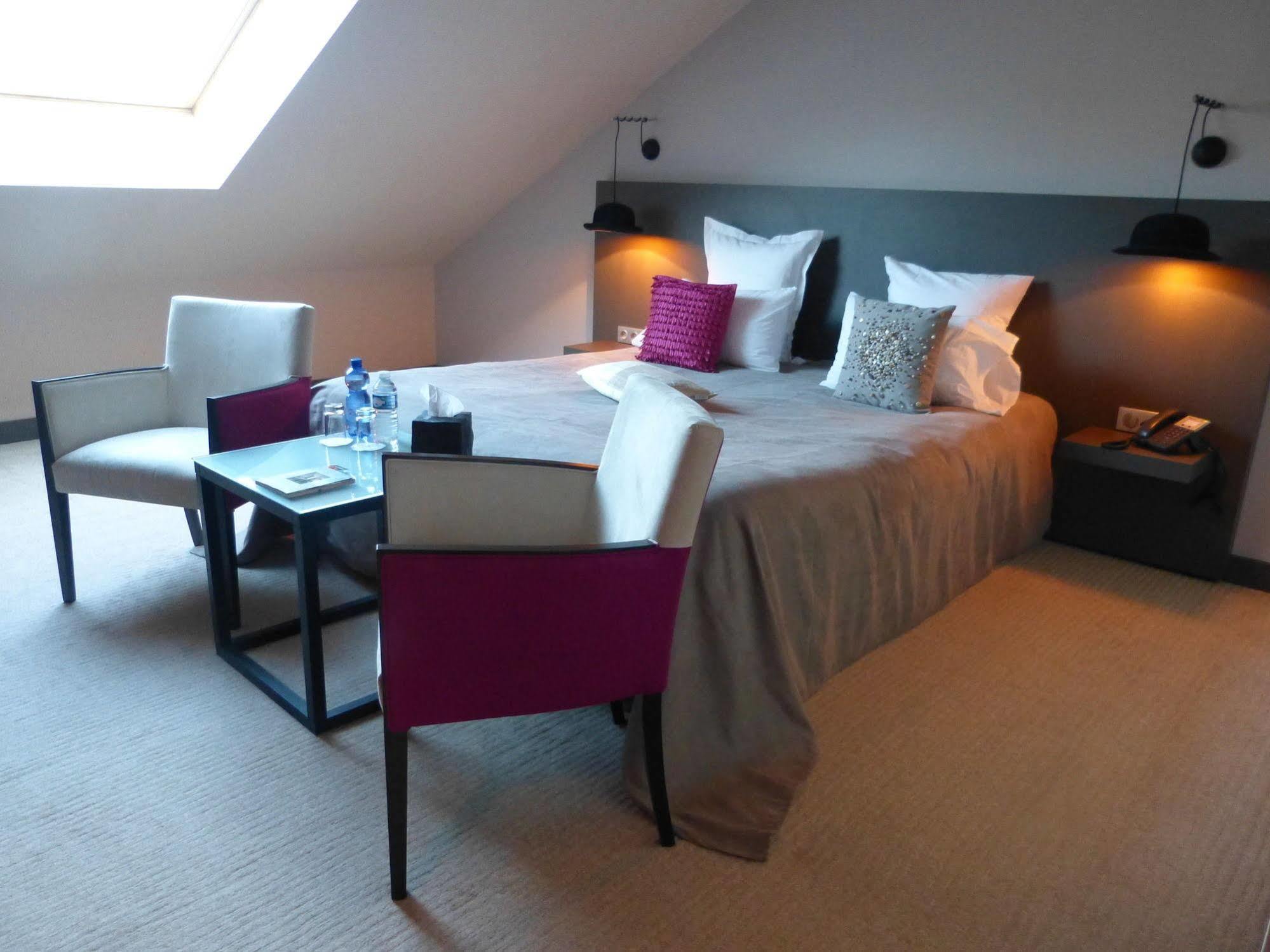 L'Aubiniere Hotel Restaurant & Spa Saint-Ouen-les-Vignes ภายนอก รูปภาพ