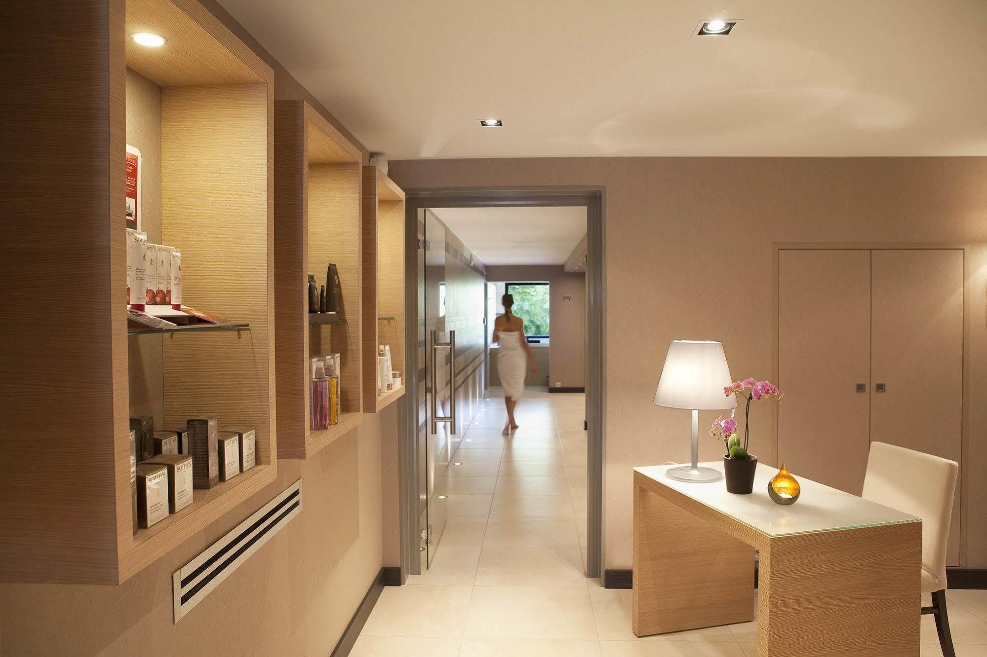 L'Aubiniere Hotel Restaurant & Spa Saint-Ouen-les-Vignes ภายนอก รูปภาพ