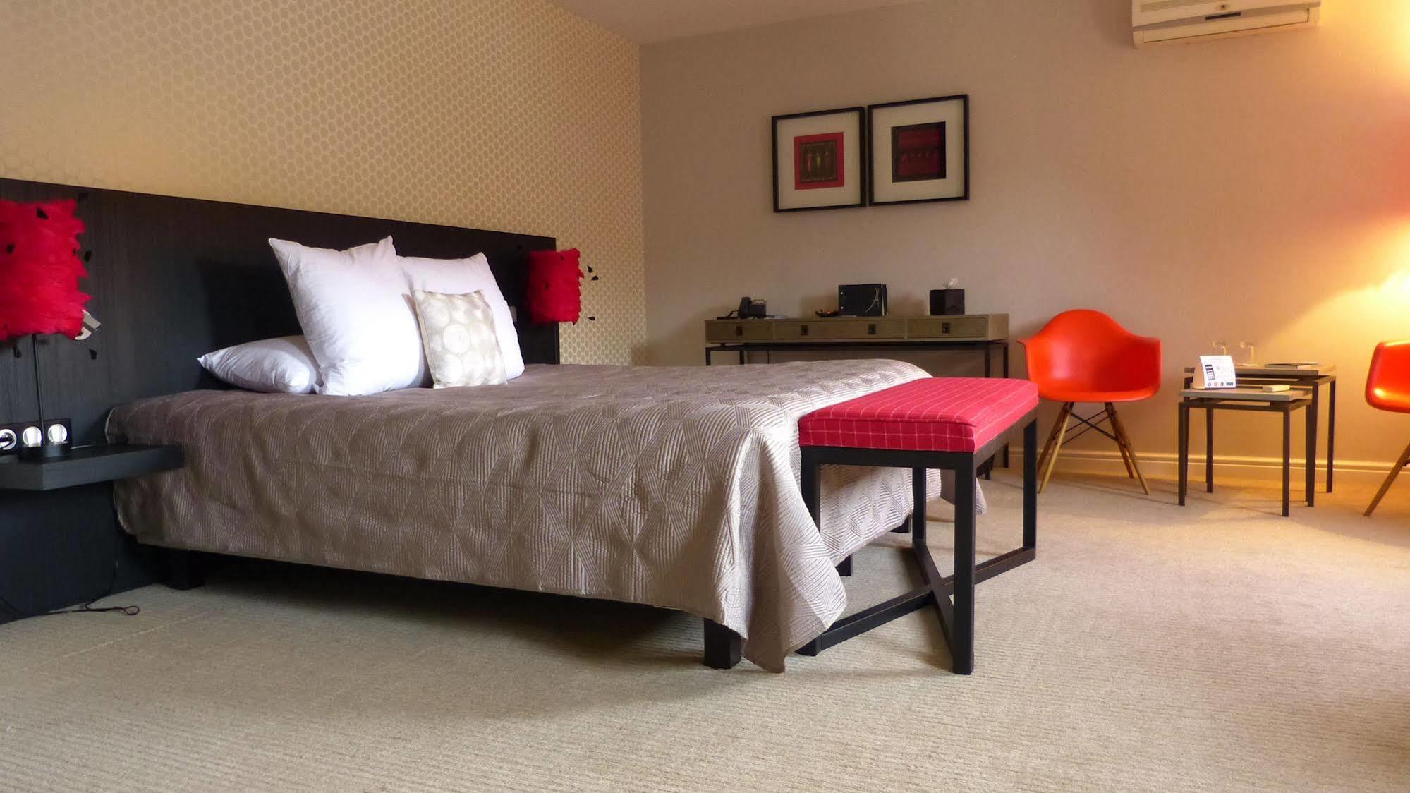 L'Aubiniere Hotel Restaurant & Spa Saint-Ouen-les-Vignes ภายนอก รูปภาพ